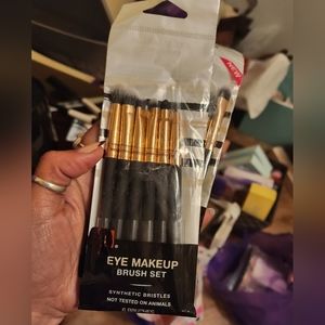 Walgreens 6 piece eye makeup brush set. New